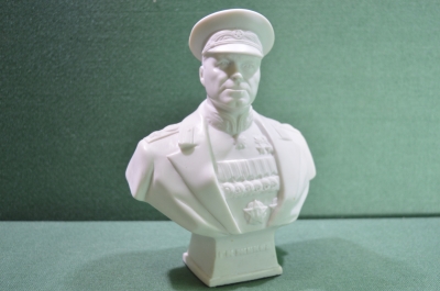 Маршал Жуков Георгий Константинович. Бюст, белый. Искусственный мрамор. 22 см.