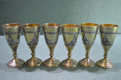 Рюмки, стопки серебряные (6 штук). Серебро 875 проба, клеймо ОХФ, позолота, штихель, чернение.  