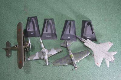 Модели самолётов Ил-2 КСС, ЯК-9, И-5, МИГ-31. Легендарные самолеты, на подставках.