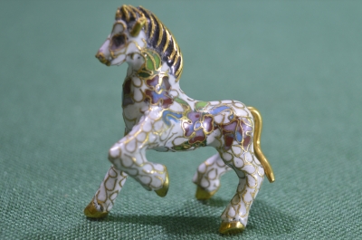 Конь, лошадь. Клуазоне. Металл, перегородчатая эмаль.