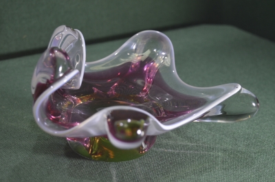 Ваза конфетница. Цветное стекло. Богемия. Bohemia. Чехословакия периода СССР.