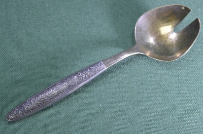 Ложка для соуса серебряная, узор на ручке. Серебро, 916 проба. СССР.