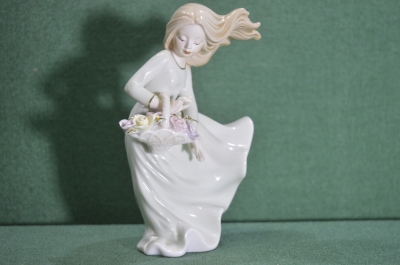  Статуэтка, фигурка фарфоровая "Девочка с развевающимися волосами". Фарфор Fairy Story, Азия.
