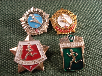 Значки подборка "Разрядники , Воин спортсмен ,Отличник" 4 шт #Z2