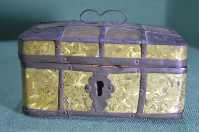 Шкатулка старинная в оковах "Сундук". Царская Россия. 19 век. #U