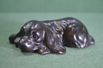 Статуэтка, фигурка "Спящий щенок". Поделочный пластик.