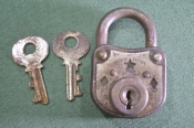 Замок навесной с двумя ключами. Артель  Замок навесной с двумя ключами. Артель