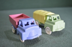 Игрушка машинка "Грузовик". Колкий пластик. 2 разновидности одним лотом. Пластмасса. Неринга. СССР.