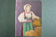 Открытка старинная "Женщина в национальной одежде". Рисованная. Рим, Италия. #O2