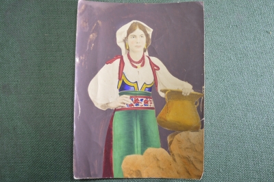 Открытка старинная "Женщина в национальной одежде". Рисованная. Рим, Италия. #O2