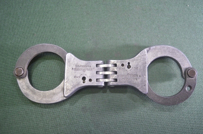 Наручники полицейские спецсредства. Полиция. Германия. Клеймо. 1950е. #U