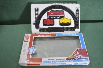 Игрушка "Железная дорога". Паровоз, вагоны, рельсы. Коробка. Китай. 1980е. #G6