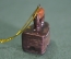 Игрушка елочная "Старинный утюг". Глажка, хозяйка. Керамика майолика, ручная роспись. #2