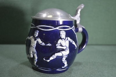 Кружка пивная футбольного фаната, с крышкой. Футбол, футболист. Керамика, Германия. #1