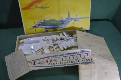 Модель сборная, самолет советский "AN-12, АН-12, Аэрофлот". Авиация. ГДР. 1970 -е годы. Дефект