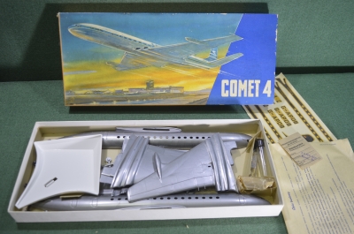 Модель сборная, самолет "COMET 4, Комет", ранняя. Полный комплект. Авиация. ГДР. 1966 год. #G4