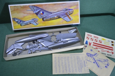 Модель сборная, самолет советский "MIG-15, МИГ". Полный комплект. Авиация. ГДР. 1970-е годы. #G4