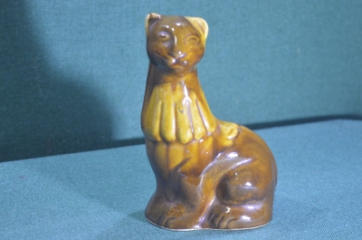 Статуэтка керамическая "Львица". Обливная керамика. СССР.