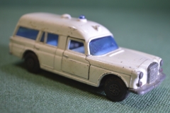 Машинка модель Matchbox Speed Kings "Mercedes Benz Ambulance Скорая Помощь". Великобритания. 1960е