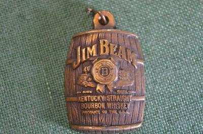 Брелок для ключей "Jim Beam". Бурбон. Алкоголь. Тяжелый металл.