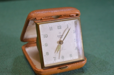 Часы - будильник дорожные "Junghans Bivox". Германия. Середина 20го века.