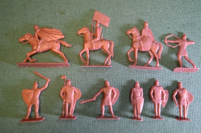 Солдатики "Русские воины, витязи". Коричневые. Плоский пластик. СССР.
