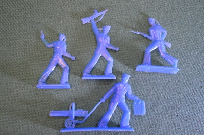 Солдатики "Революционные матросы, моряки". Синие. Плоский пластик. СССР.