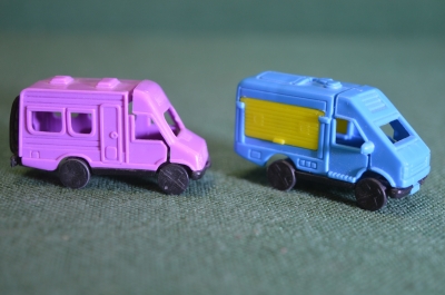 Машинки, модели. Фургоны, 2 штуки разного цвета. Мини. Пластик.
