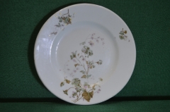 Тарелка старинная фарфоровая. Цветы. Братья Корниловы, Санкт-Петербург. Диаметр 20 см. Фарфор.