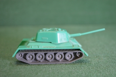 Танк зеленый, игрушка. На колесиках. Военная техника. Пластик. 
