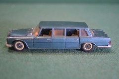 Машинка модель бульдозер Siku "Mercedes Benz 600". Германия. 1960е.