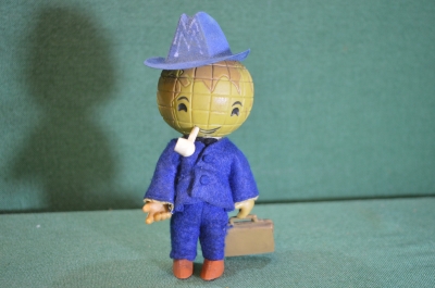 Фигурка игрушка кукла "Человек Глобус с трубкой". Символ ярмарки в Лейпциге. Германия. ГДР. 1964 г