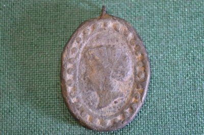 Медальон кулон старинный. Профили мужчины и женщины. Олово. Германия. Пруссия. 18 век.