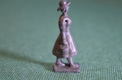 Солдатик оловянный. Женщина с ведрами. Германия. 1960е.