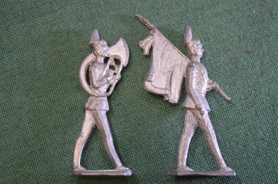 Солдатик оловянный. Трубач. Знаменосец. 2 шт. одним лотом. Германия.
