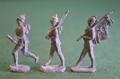 Солдатик старинный оловянный. Стрелок. Знаменосец. Германия. первая пол. 20 века.