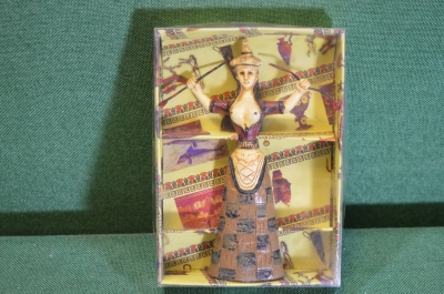 Статуэтка "Богиня со змеями". Коробка. Крит. Греция.