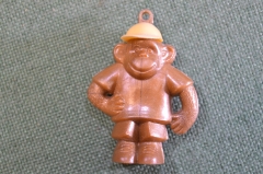 Брелок фигурка "Обезьяна обезьянка в кремовой кепке". СССР.