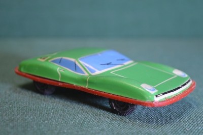 Машинка игрушечная жестяная "Спортивный автомобиль, болид". Жесть. СССР.