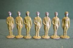 Солдатики оловянные, столбики. Красноармейцы. Старые. Горчичный цвет. 7 штук.