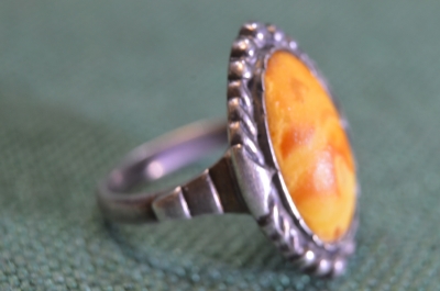 Кольцо женское. Серебро 875 проба голова RG. Янтарь. Рига. СССР.