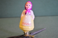 Елочная игрушка "Русская девочка в платочке, серия Дружба народов". Стекло, прищепка. СССР. #4