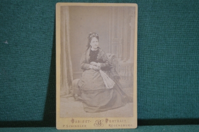 Фотография старинная "Пожилая женщина в кресле". P. Schindler, Regensburg. 