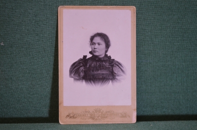 Фотография старинная "Девушка в черном платье с кружевами". Cabinet Portrait. 