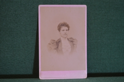 Фотография старинная "Девушка в платье с пышными рукавами". Шитов.