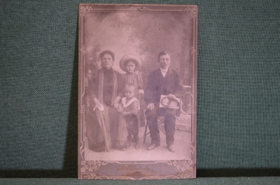 Фотография старинная "Семейное фото. Муж, жен, дочь, сын". Антонов, Омск.