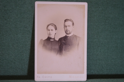 Фотография старинная "Семейная пара в темных одеждах". Fr. Opitz, Опитц. Москва.