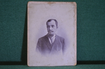 Фотография старинная "Мужчина с заколкой подкова на галстуке". Хрусталев, Армавир.