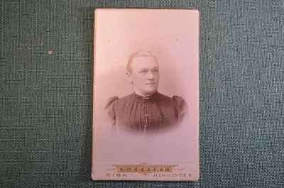 Фотография старинная "Женщина в возрасте, в темном платье". Eggert. Рига, Riga. 