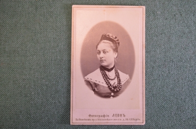 Фотография старинная "Девушка с массивными бусами". Фот. Леон. Санкт-Петербург. #2